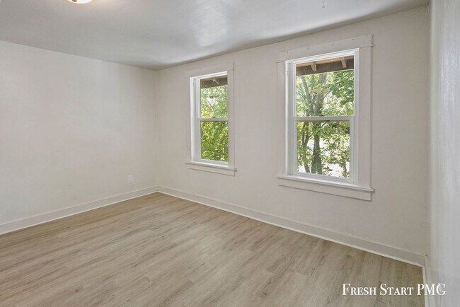Foto del edificio - 280 Irwin Ave