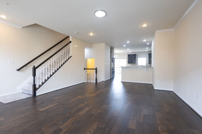Foto del edificio - Stunning 4 BR/3 Full BA & 2 Half BA Townho...