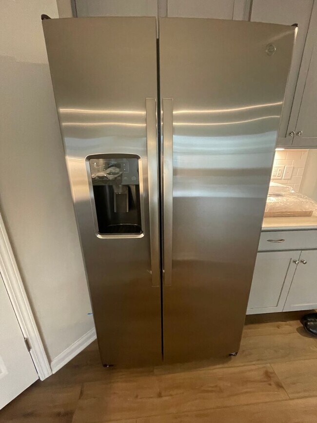 Building Photo - Brand New Charleston Style Home near BMW! ...
