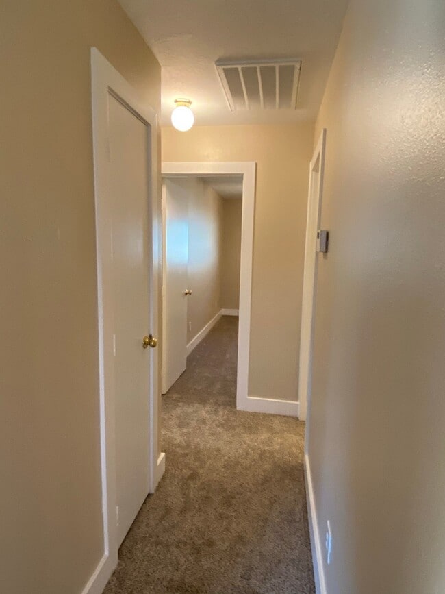 Building Photo - 19803 Falcon Hill Ct