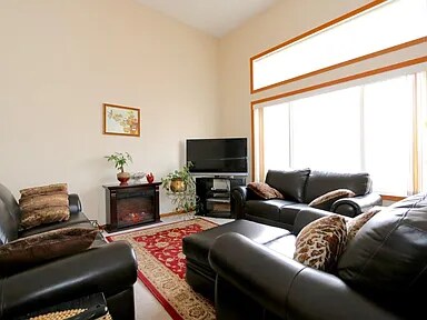 Foto del edificio - Bright and spacious end unit townhome in A...