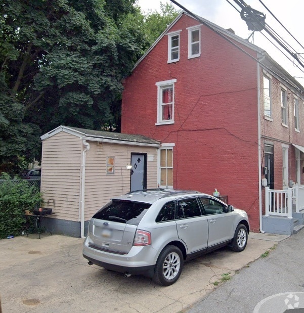Building Photo - 218 E Gas Ave