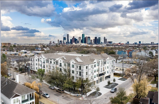 Building Photo - White Oak Highline