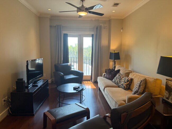 Foto del edificio - Furnished 2 Bedroom in Winstead Commons! Convenient to Lawndale Dr, Battleground Ave, and More!
