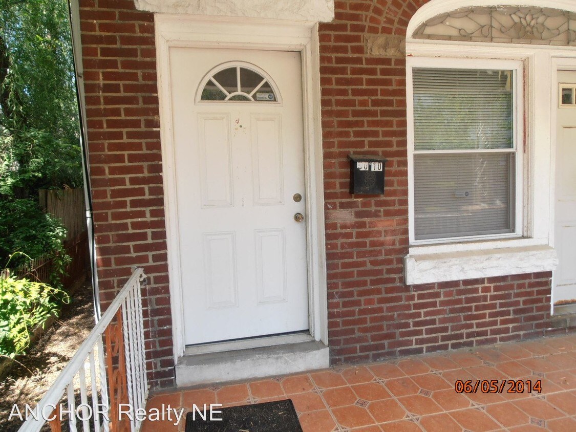 Primary Photo - 5010 Saul St