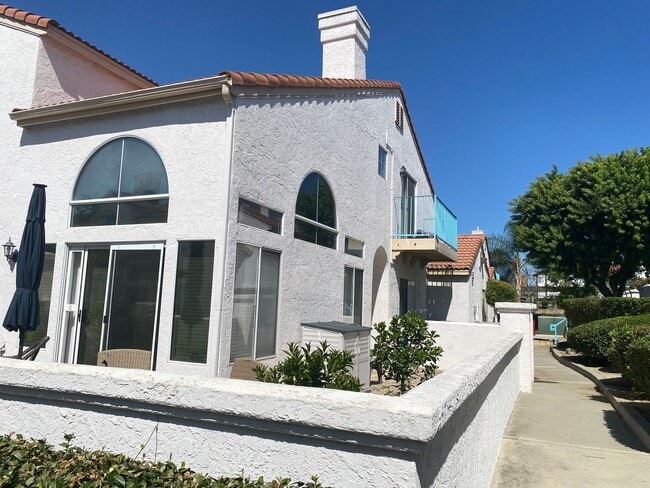 Building Photo - Rancho Del Mar Townhome in Central Temecul...