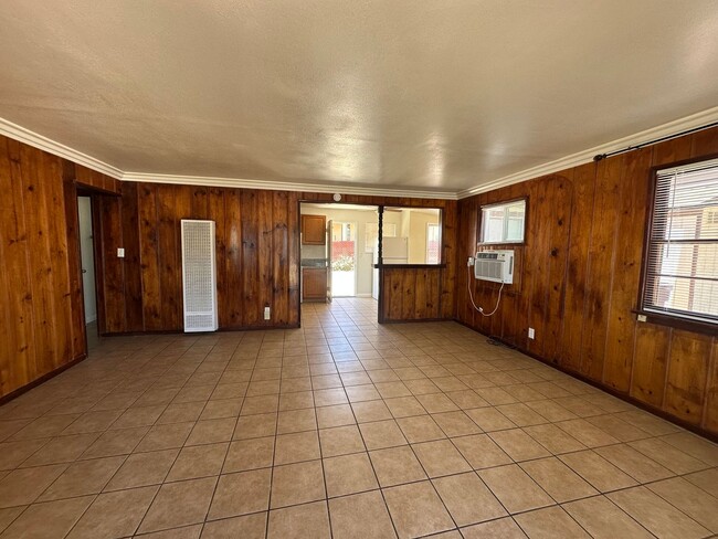 Building Photo - Welcome to your 2 bedroom 1 bath home!