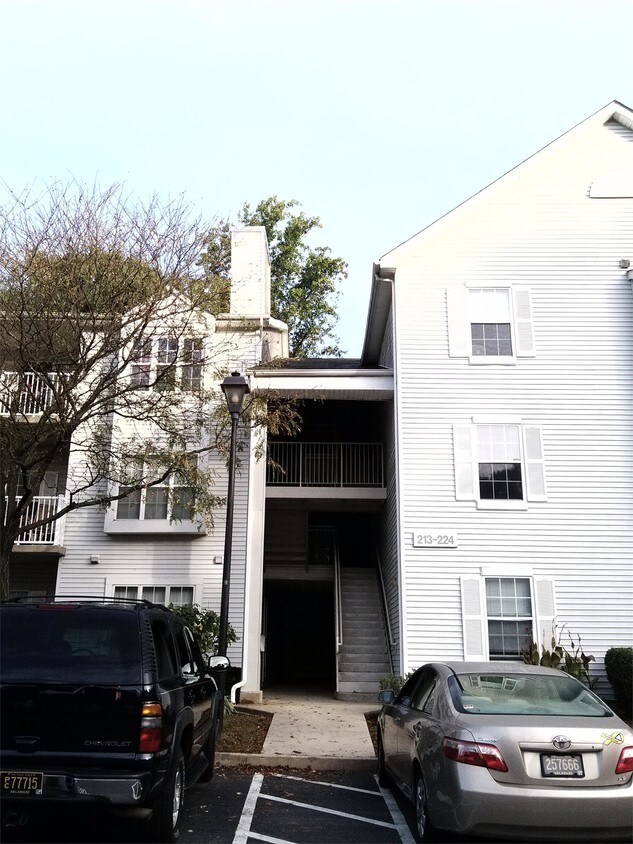Primary Photo - 213 Stonehurst Ct