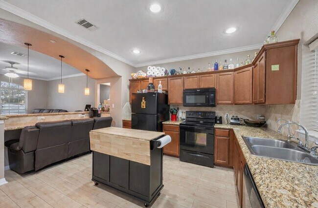 Foto del edificio - August 2026 Pre-Lease 4 bed Lakeridge - NO CARPET!