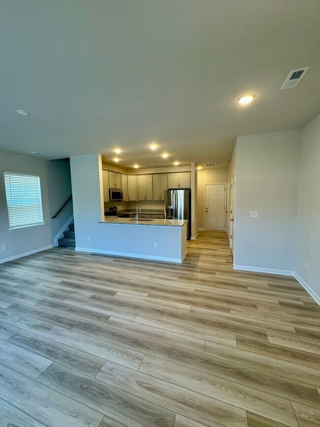 Building Photo - Beautiful, Brand New, 3BR/2.5BA Townhouse ...