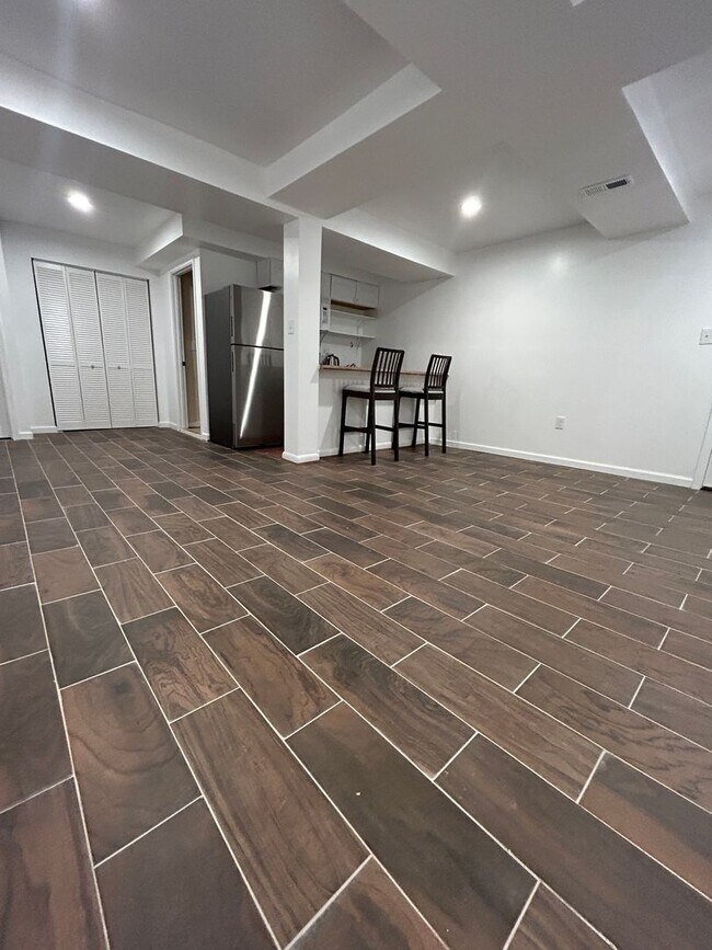 Foto del edificio - Super Cute BSMT Studio Apartment = All Uti...