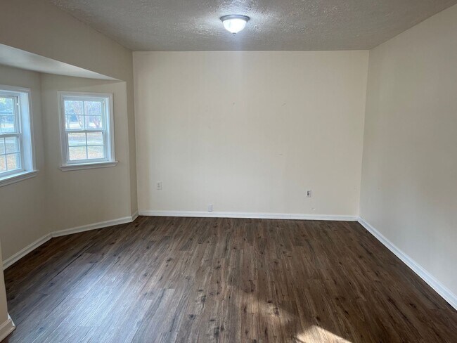 Foto del edificio - 139 Katie Lynn St E