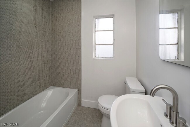 Foto del edificio - 1140 Hillside Pl