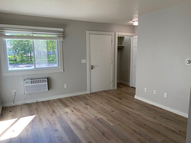 Sala de estar - Riverside Apartments and Townhomes