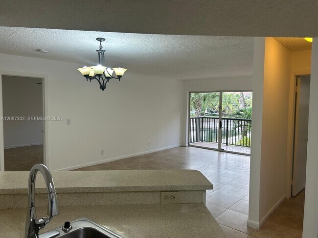 Foto del edificio - 8851 Wiles Rd