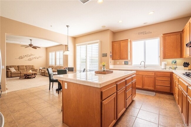 Building Photo - 4 Bedroom 3 bathroom Gorgeous home in Pres...