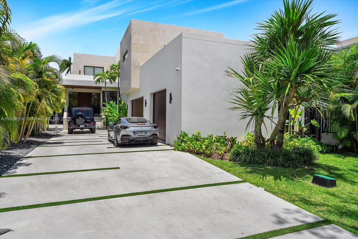 Foto principal - 715 NE 77th St