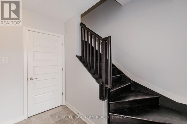 Building Photo - 805 Kinstead Private