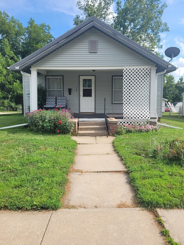 Primary Photo - 1023 Bell St