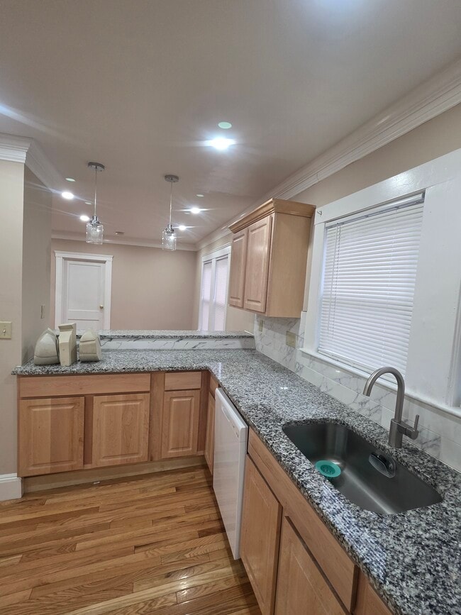 Building Photo - 14 Vera St