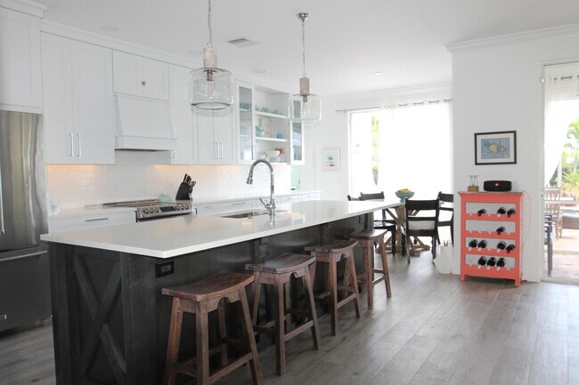 Building Photo - 296 Barbados Dr