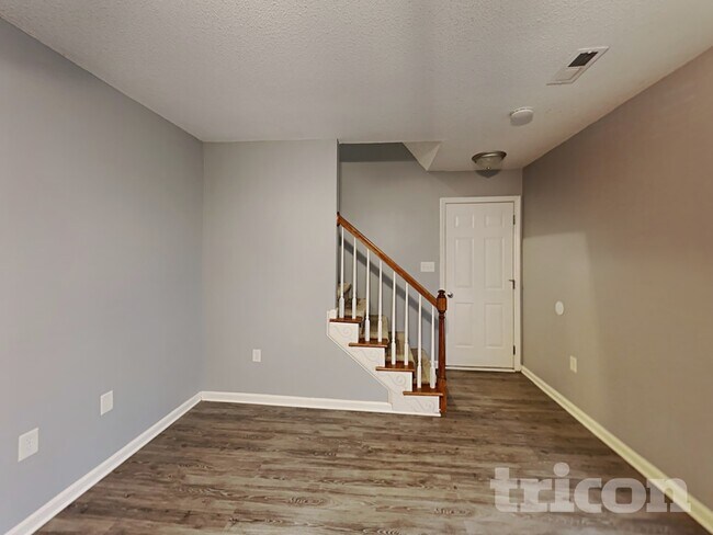 Foto del edificio - 7284 Green Meadow Ct