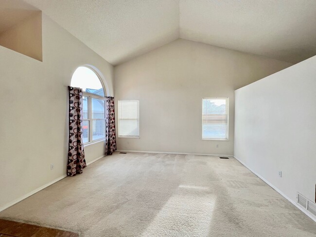 Building Photo - Spacious 4 Bed/3/5 Bath 2 Story w Finished Basement in Fairfax at Briargate