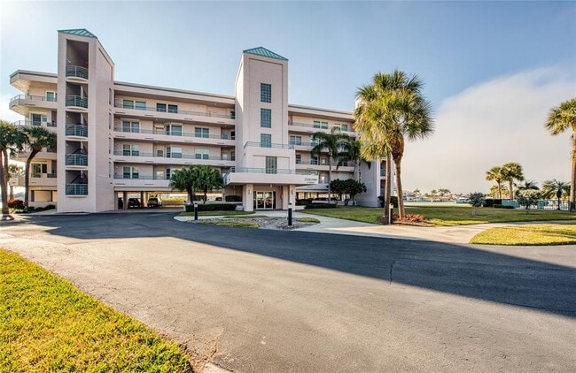 Building Photo - 8040 Sailboat Key Blvd S