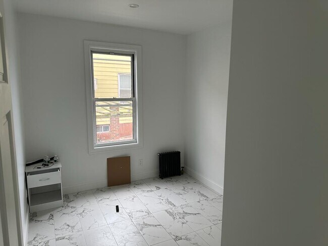 Building Photo - 454 Avenue Y