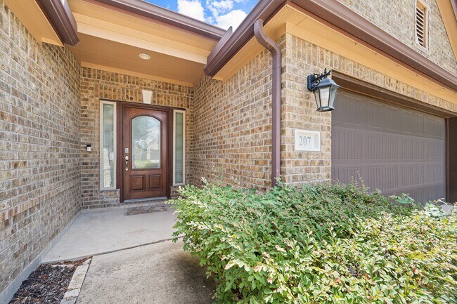 Foto del edificio - 207 Lockridge Hill Ln