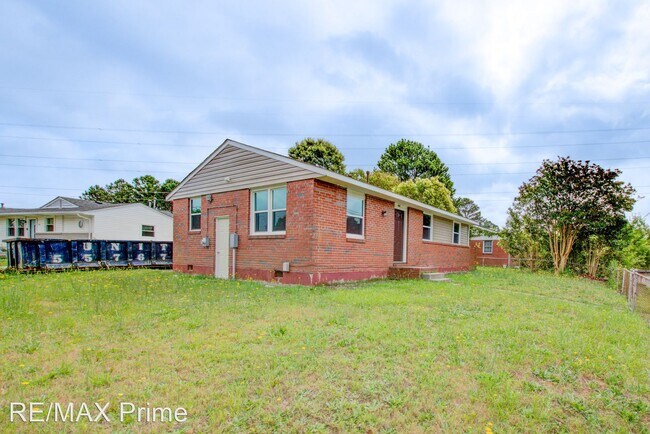 Building Photo - 3 br, 1 bath House - 1401 Algona Road 23 B...