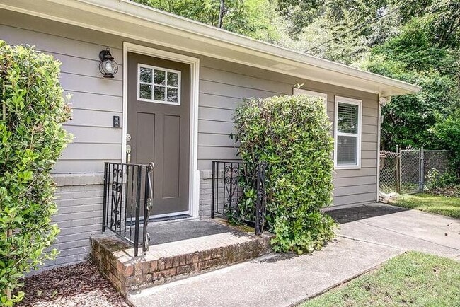 Building Photo - House 3 bed, 2 bath