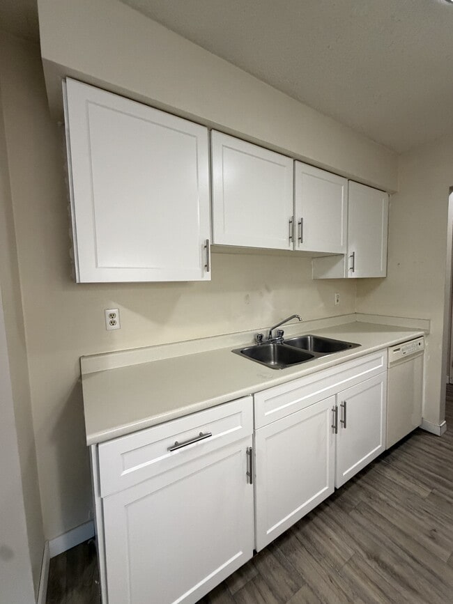 Building Photo - 45598-45598 McIntosh Dr