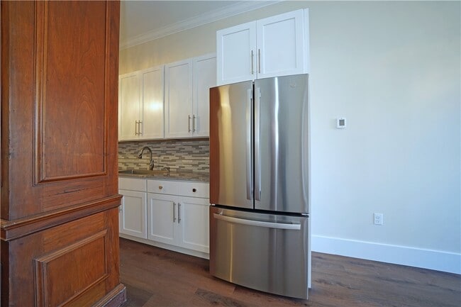 Building Photo - 184 N Main St