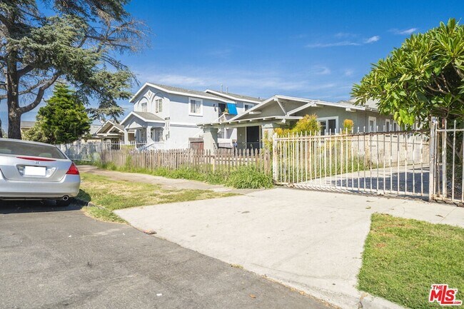 Photo - 229 E 85th St House