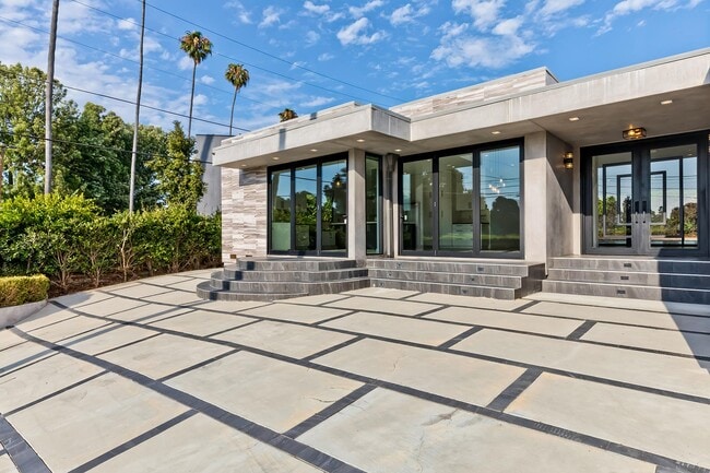 Foto del edificio - 12730 Montana Ave