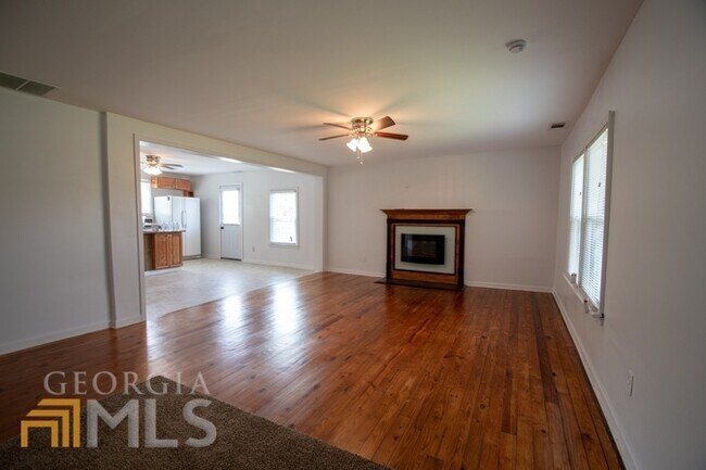 Building Photo - 1056 Sandy Creek Rd