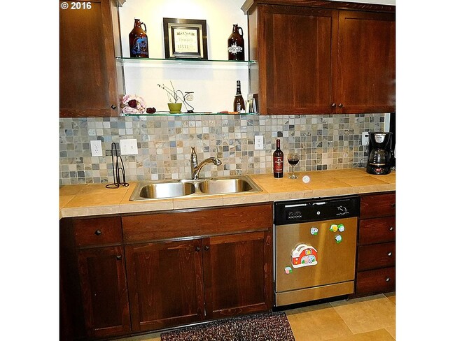 Building Photo - Comfortable Ground-Level 2-Bedroom Condo –...