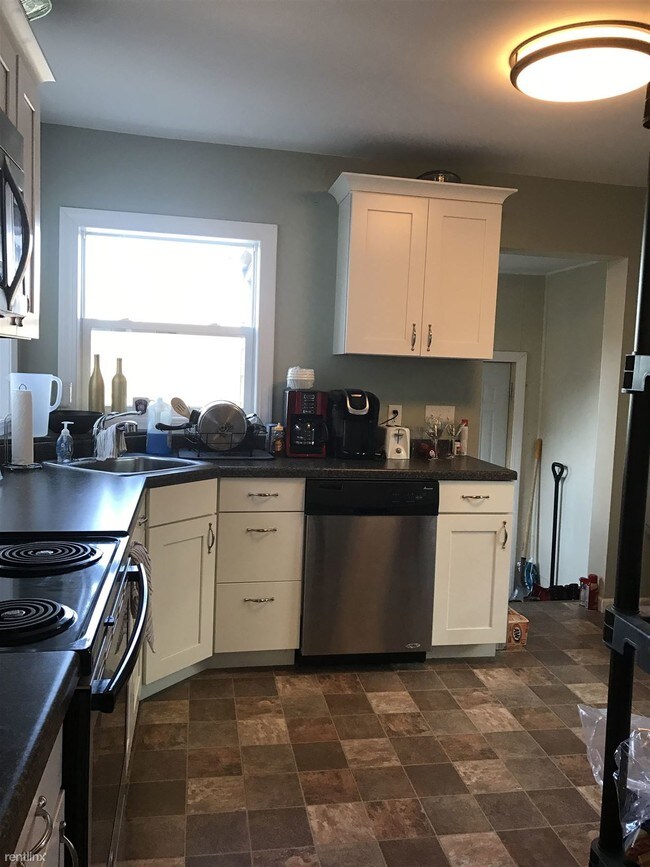Building Photo - 5 br, 2 bath  - 1609 Hughitt Ave