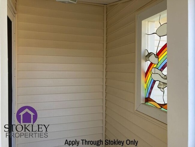 Building Photo - 2438 Upland Dr