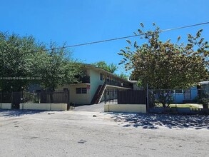 Building Photo - 300 NE 78th St