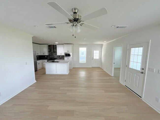 Foto del edificio - 5656 Woodford St