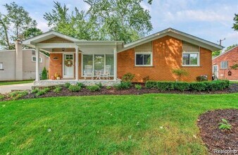 Building Photo - 1341 Catalpa Dr