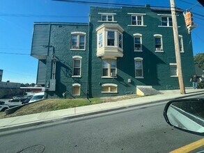 Building Photo - 202 Summit Ave