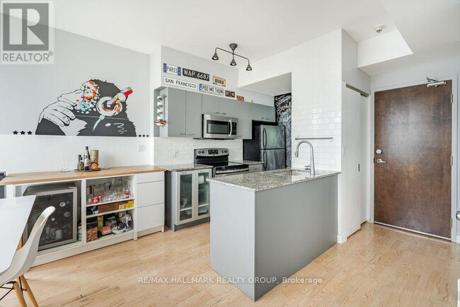 Building Photo - 383 Cumberland St