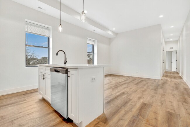 Foto del edificio - 2219 N Hamilton Ave