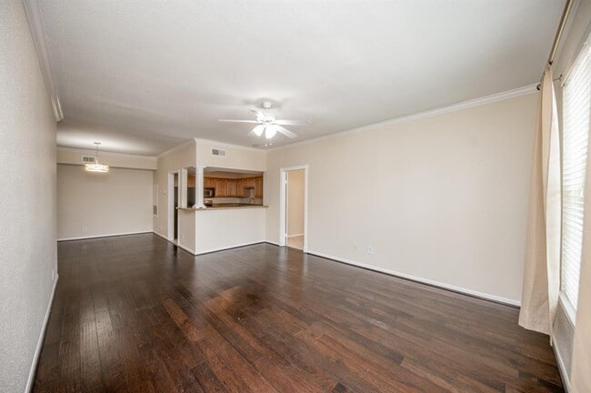 Building Photo - 2255 Braeswood Park Dr