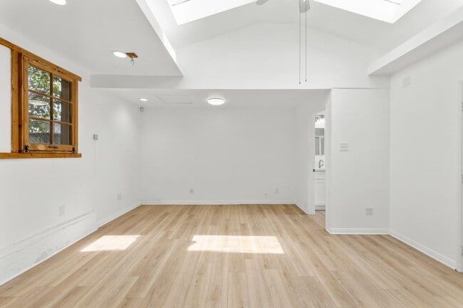 Building Photo - 11110 Charnock Rd