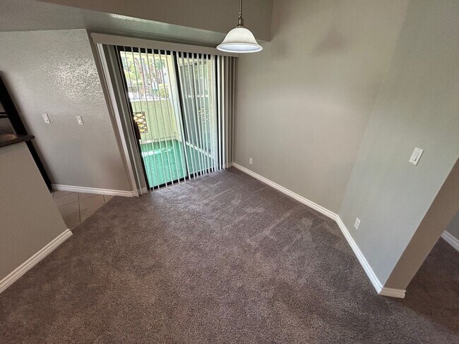 Foto del edificio - Charming condo in desirable West Las Vegas near Summerlin