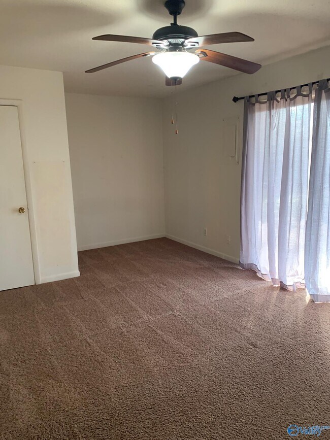 Foto del edificio - 210 Cloverleaf Dr